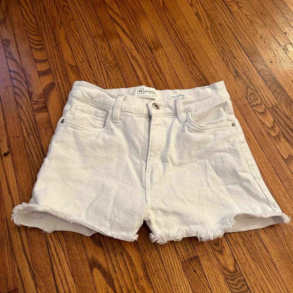 RE generation women’s white jean shorts - size 26 - perfect condition